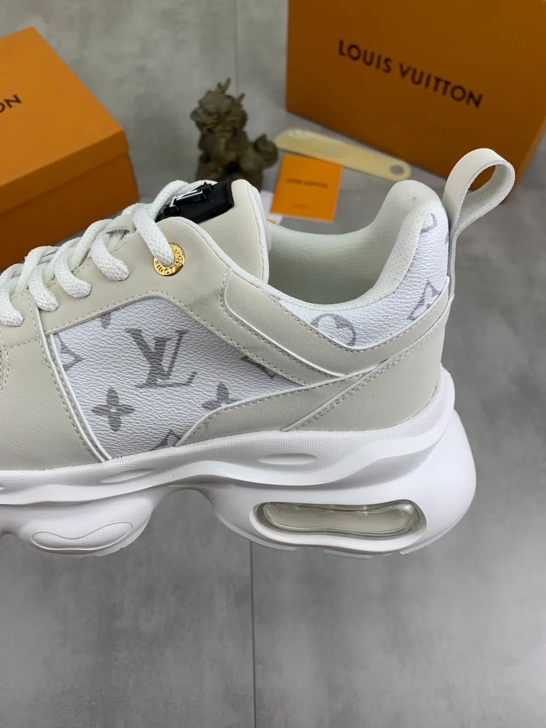 Men's men's shoes💰P440💰[New model]🆘[Louis Vuitton] LV official website latest model🎁casual and fashionable men's shoes👟hot style💥simple and elegant style, exclusive for trendy men. Unique official website latest brand elements👑original decoration, fashionable and generous, the fabric is made of original calfskin➕comfortable and breathable mesh lining➕pig skin lining ✅The official website specifies wear-resistant casual outsole, the classic model is taken in real life🎬Color: 5️⃣colors available😍Number of codes: 38-44 (45 46 customized)